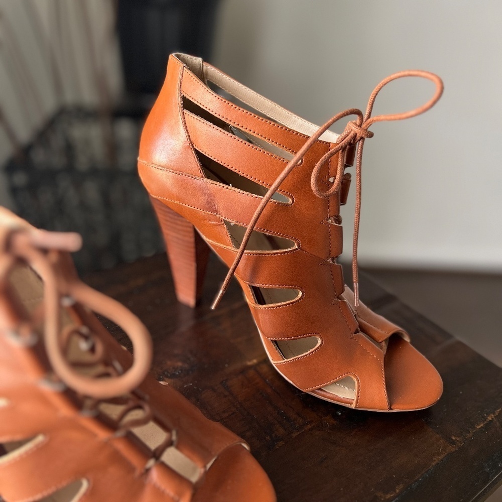 BCBGeneration Giles Leather Lace Up Bootie Heels Shoe brown Women's Size 10B/40 - Picture 5 of 7